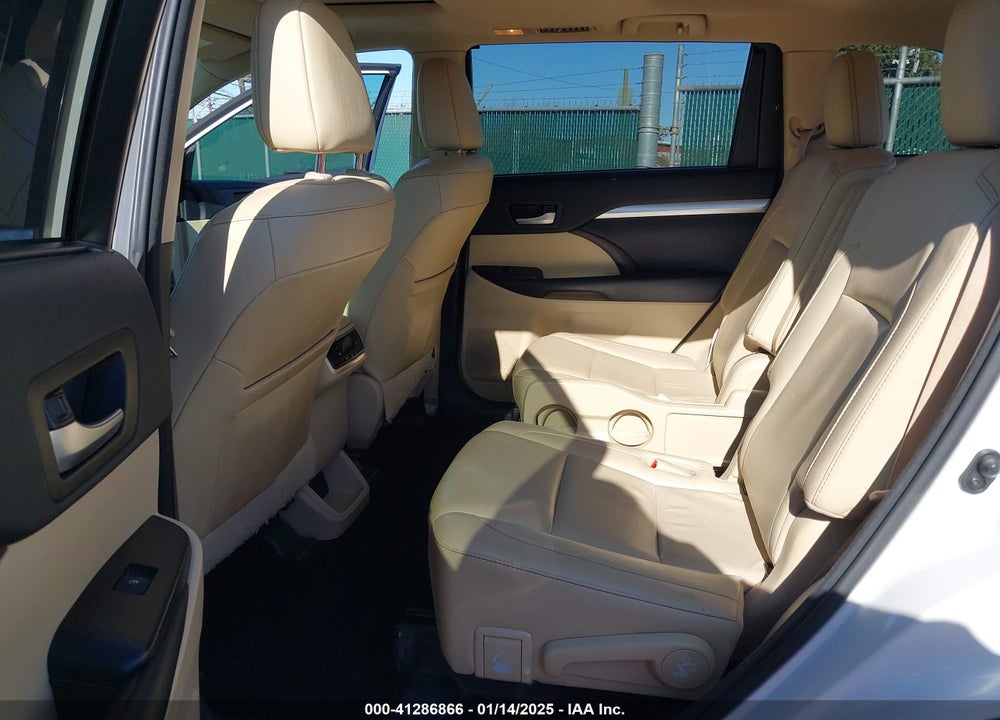 2017 TOYOTA HIGHLANDER XLE VIN: 5TDJZRFH8HS404300