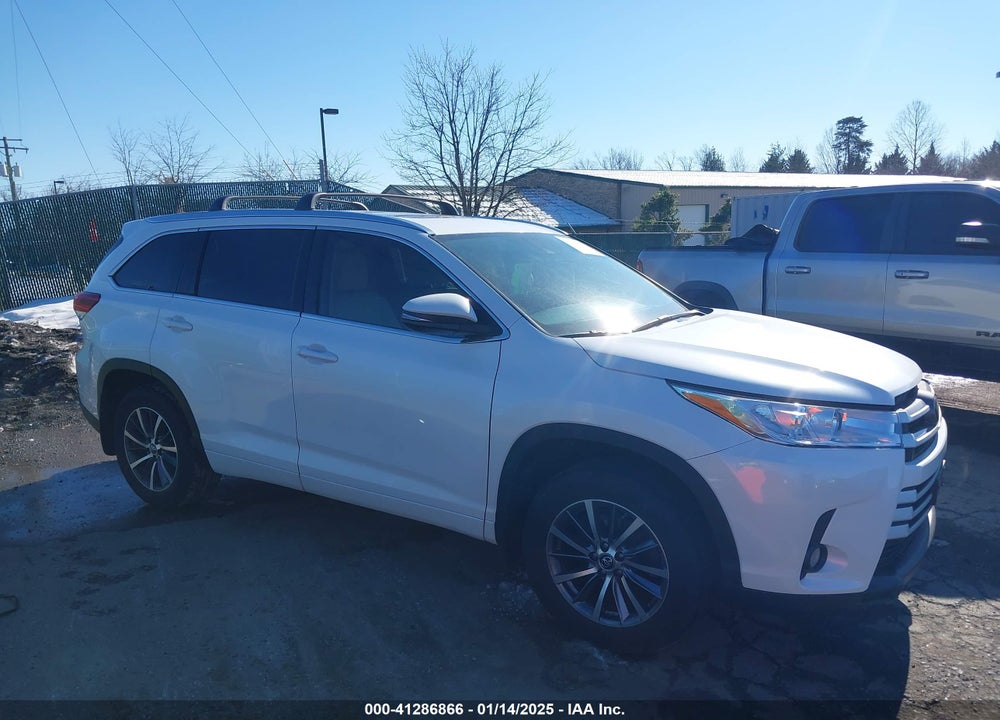 2017 TOYOTA HIGHLANDER XLE VIN: 5TDJZRFH8HS404300
