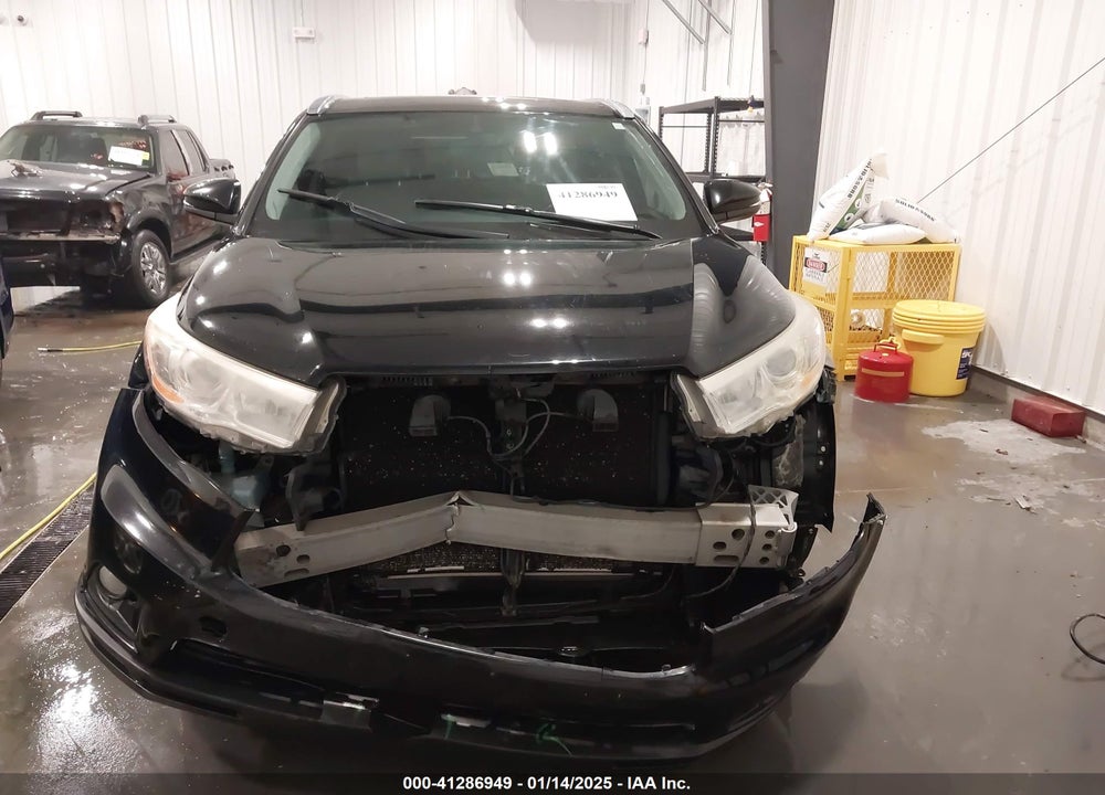 2014 TOYOTA HIGHLANDER XLE V6 VIN: 5TDJKRFH2ES029648