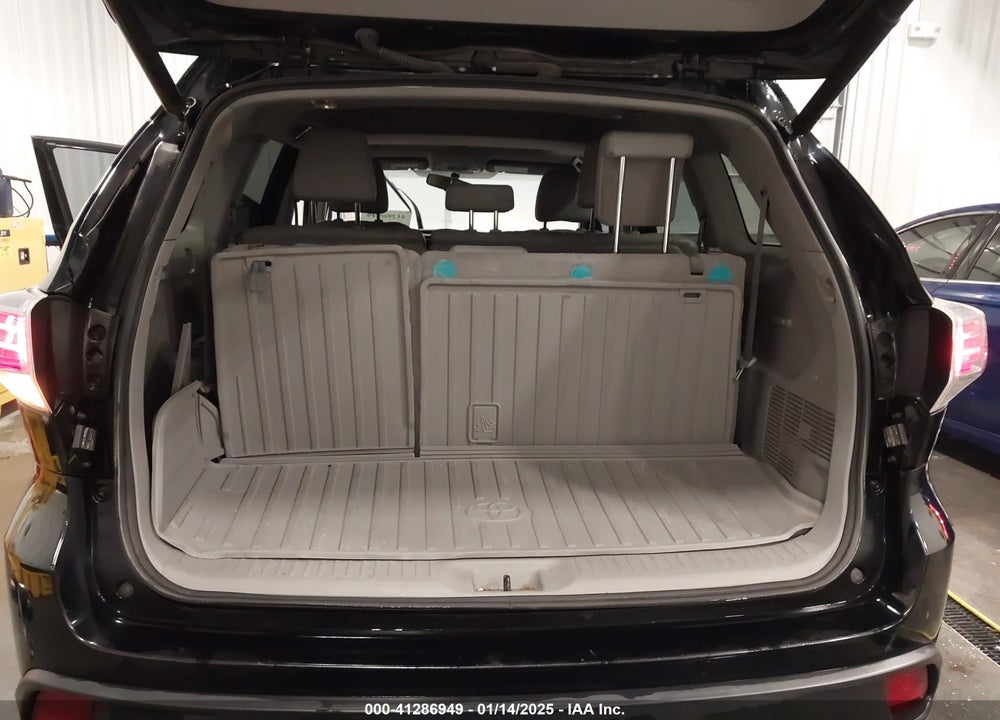 2014 TOYOTA HIGHLANDER XLE V6 VIN: 5TDJKRFH2ES029648
