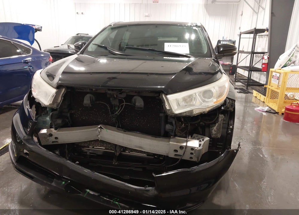 2014 TOYOTA HIGHLANDER XLE V6 VIN: 5TDJKRFH2ES029648