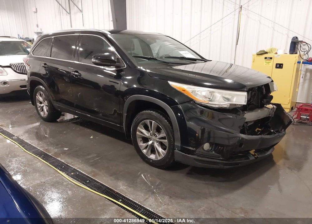 2014 TOYOTA HIGHLANDER XLE V6 VIN: 5TDJKRFH2ES029648