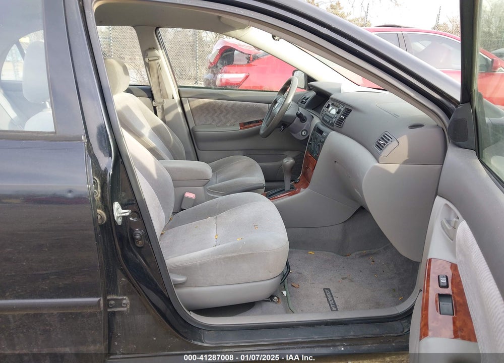 2005 TOYOTA COROLLA LE VIN: 1NXBR32E65Z488553