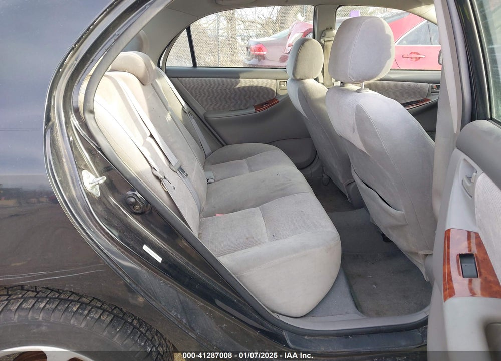 2005 TOYOTA COROLLA LE VIN: 1NXBR32E65Z488553