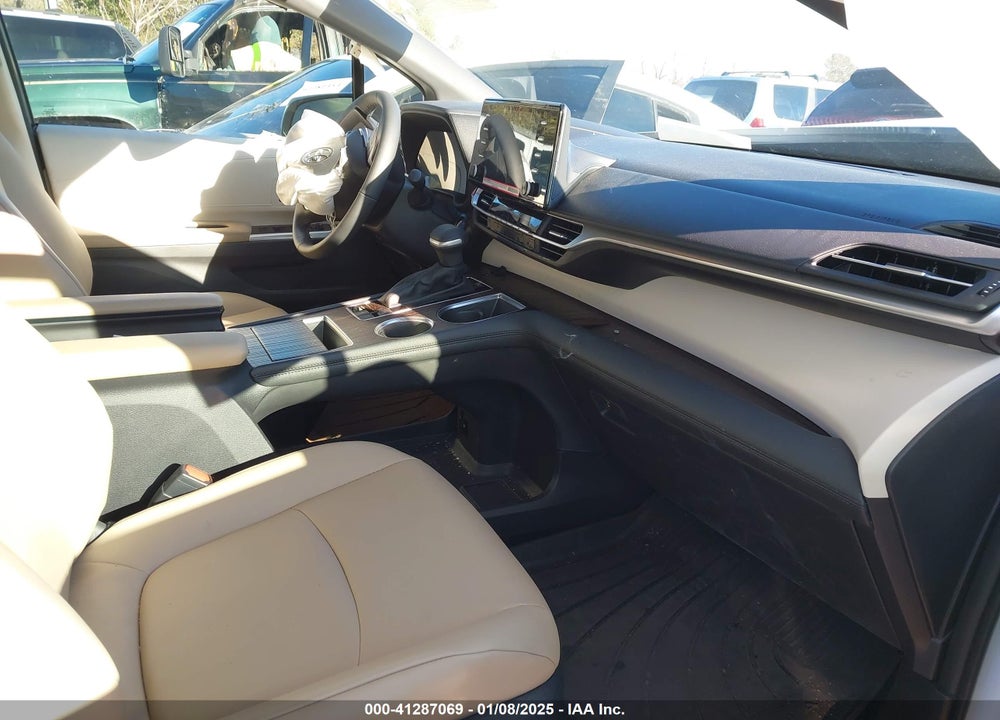 2024 TOYOTA SIENNA XLE VIN: 5TDYRKEC4RS221926