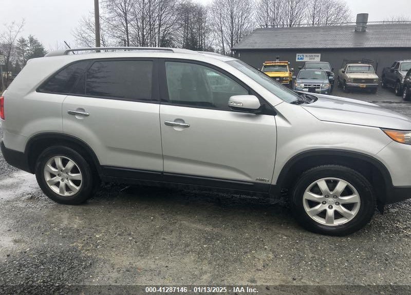 2011 KIA SORENTO LX V6 VIN: 5XYKTDA27BG136890
