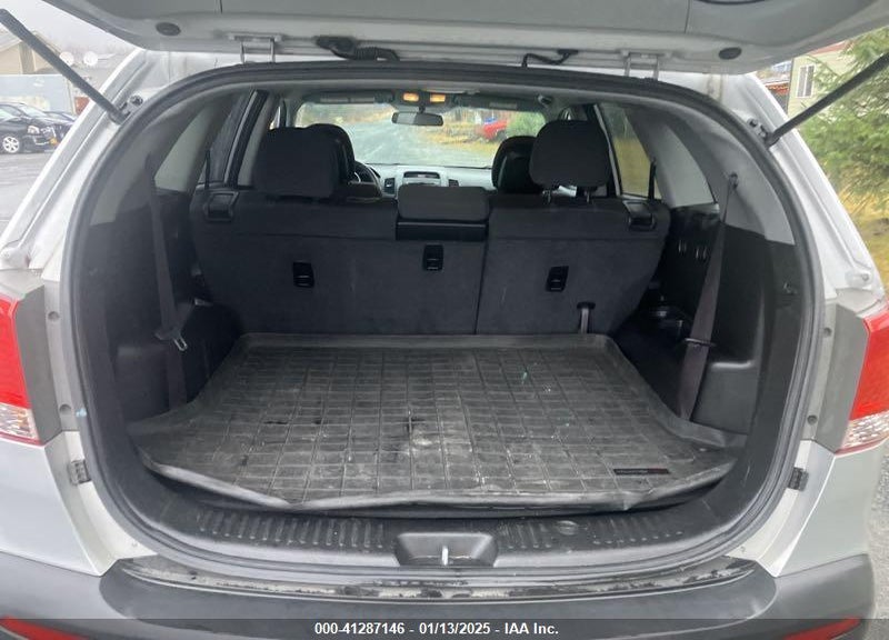2011 KIA SORENTO LX V6 VIN: 5XYKTDA27BG136890