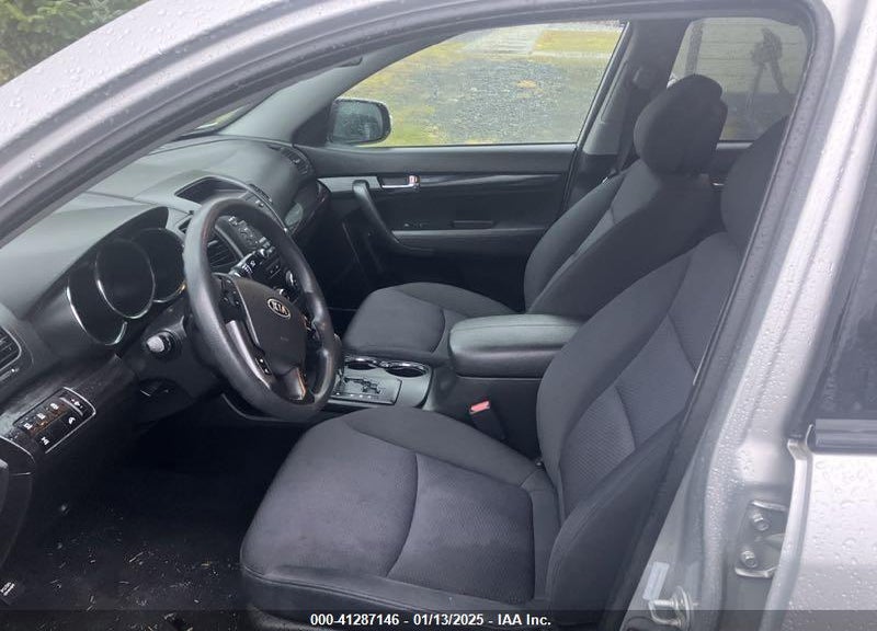 2011 KIA SORENTO LX V6 VIN: 5XYKTDA27BG136890