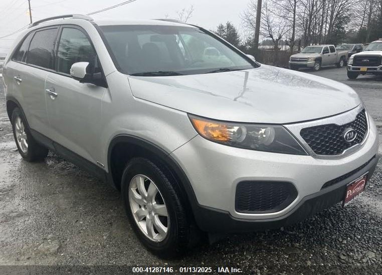 2011 KIA SORENTO LX V6 VIN: 5XYKTDA27BG136890