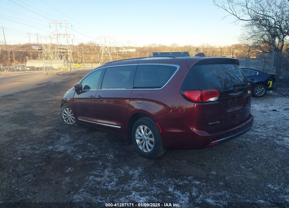 2017 CHRYSLER PACIFICA TOURING L VIN: 2C4RC1BG4HR797000