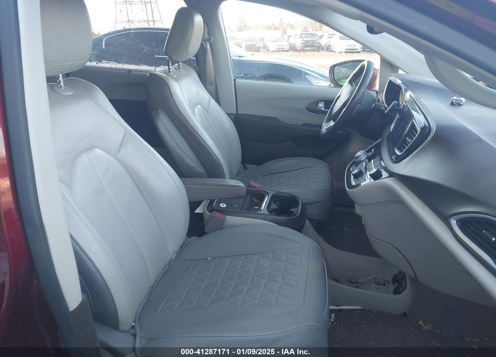 2017 CHRYSLER PACIFICA TOURING L VIN: 2C4RC1BG4HR797000