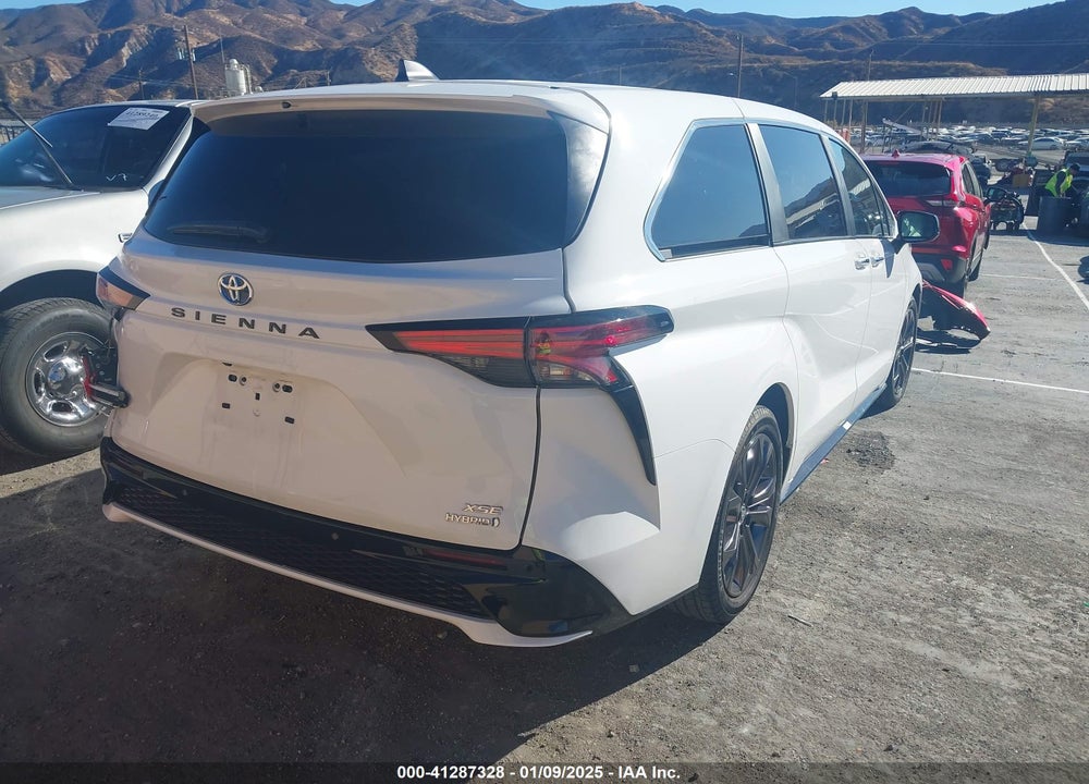 2024 TOYOTA SIENNA XSE VIN: 5TDXRKEC4RS200263