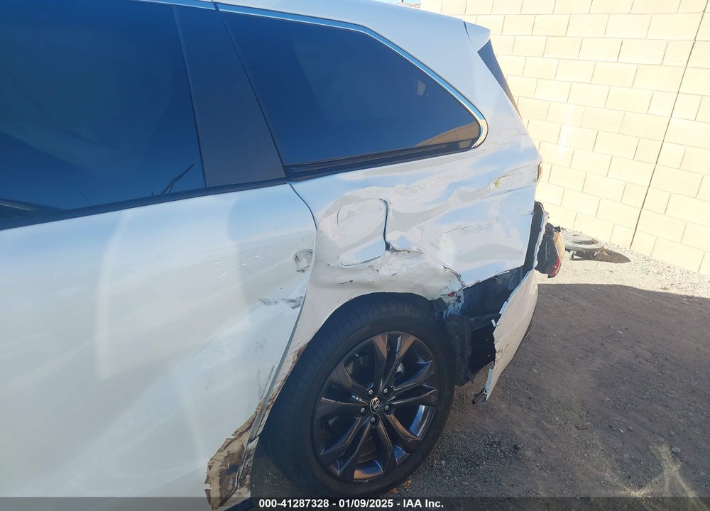 2024 TOYOTA SIENNA XSE VIN: 5TDXRKEC4RS200263
