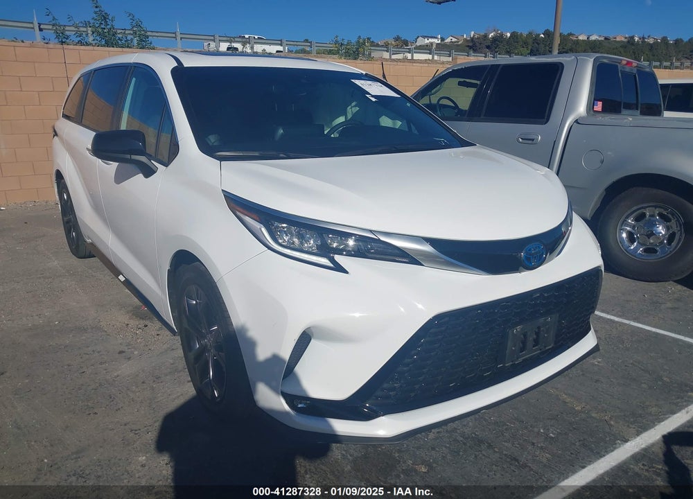 2024 TOYOTA SIENNA XSE VIN: 5TDXRKEC4RS200263