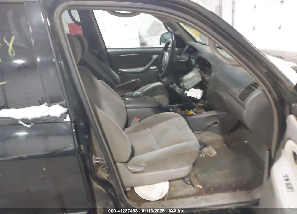 2005 TOYOTA TUNDRA SR5 V8 VIN: 5TBDT44115S471767