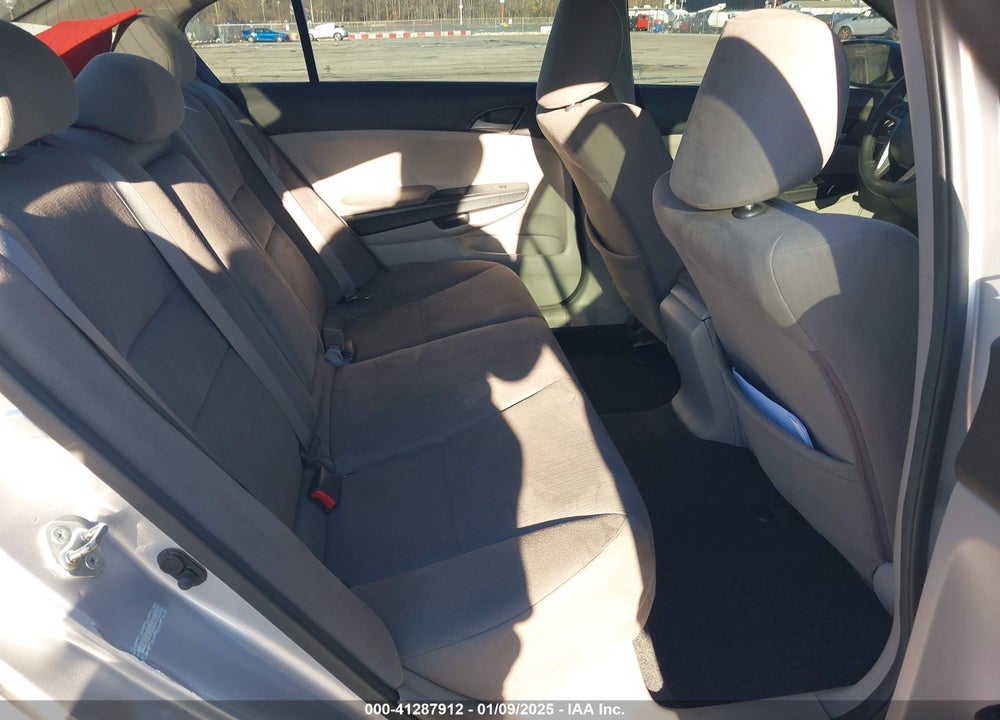 2011 HONDA ACCORD VIN: 1HGCP2F33BA008694