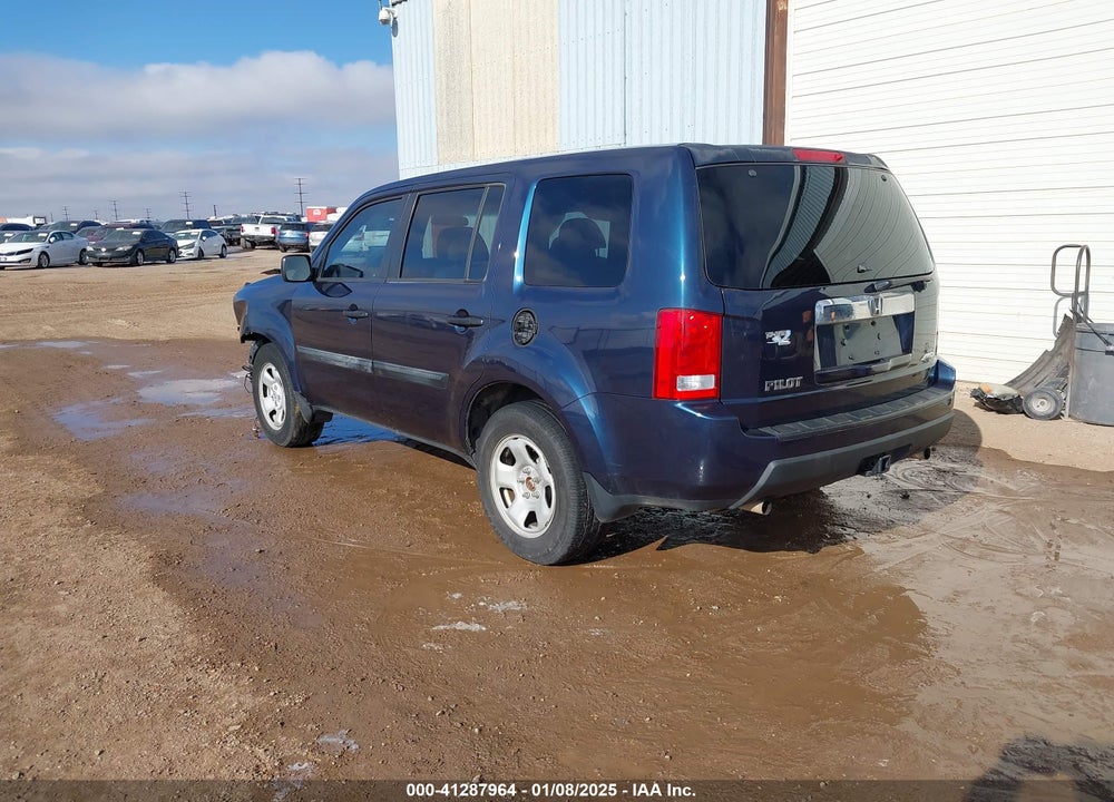 2011 HONDA PILOT LX VIN: 5FNYF4H29BB069563