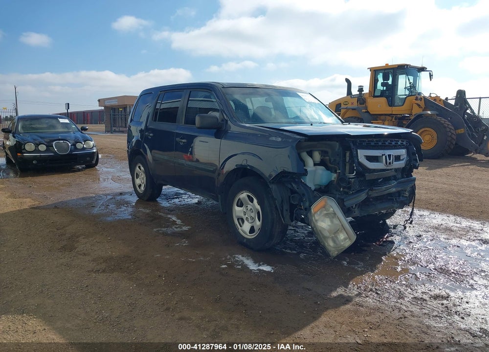 2011 HONDA PILOT LX VIN: 5FNYF4H29BB069563