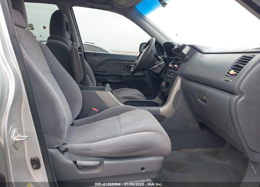 2005 HONDA PILOT LX VIN: 2HKYF18135H567124