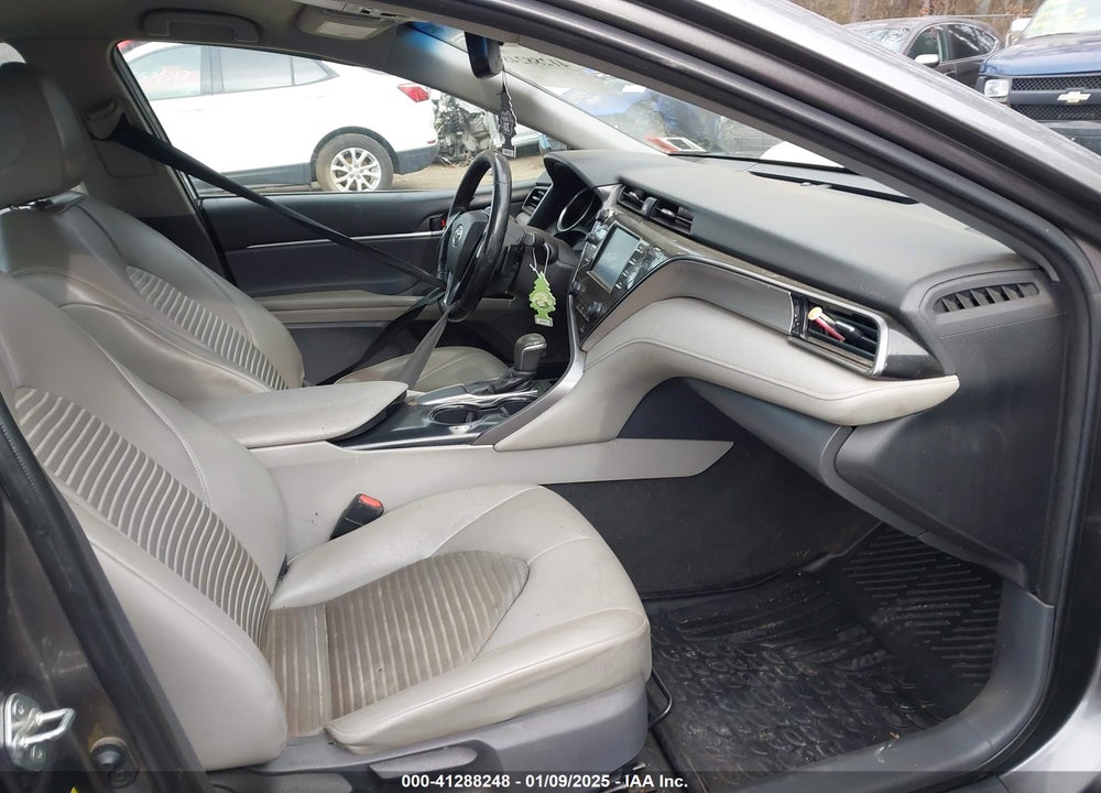 2019 TOYOTA CAMRY VIN: 4T1B11HK7KU696400