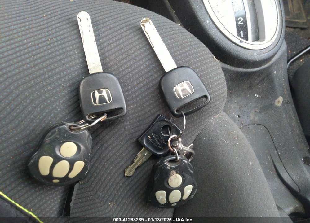 2009 HONDA FIT VIN: JHMGE88209C002135