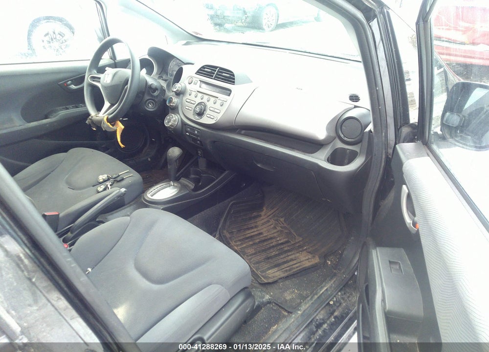 2009 HONDA FIT VIN: JHMGE88209C002135