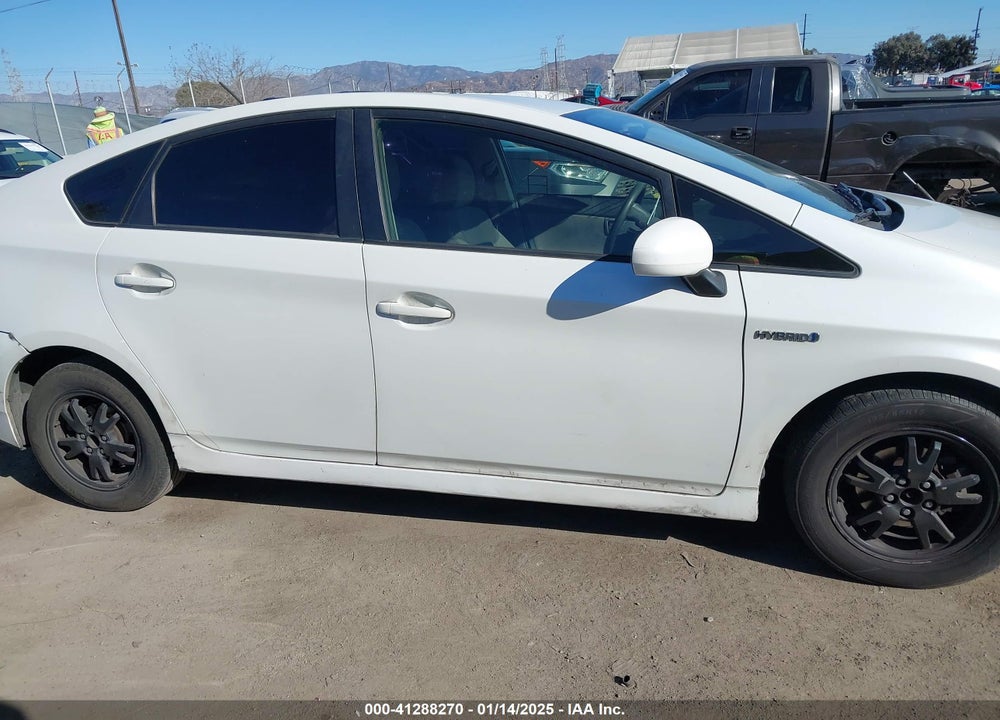 2015 TOYOTA PRIUS VIN: JTDKN3DU2F1981797