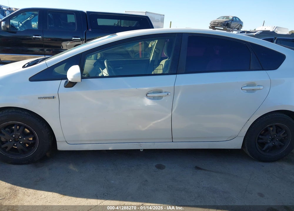 2015 TOYOTA PRIUS VIN: JTDKN3DU2F1981797