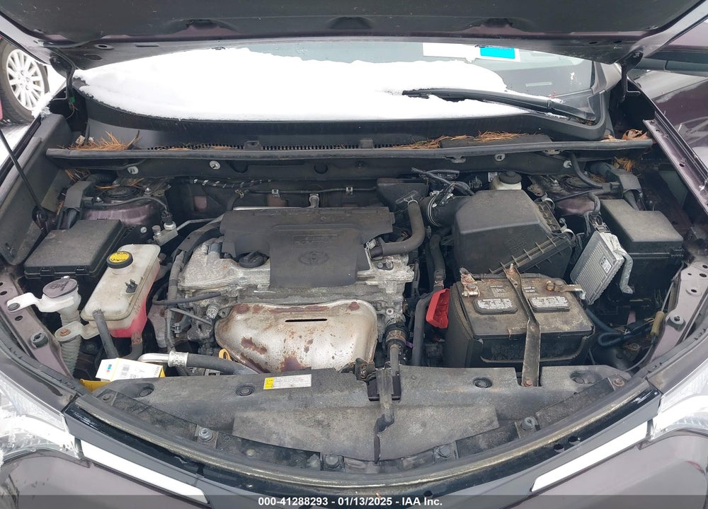 2018 TOYOTA RAV4 XLE VIN: 2T3RFREV5JW704884