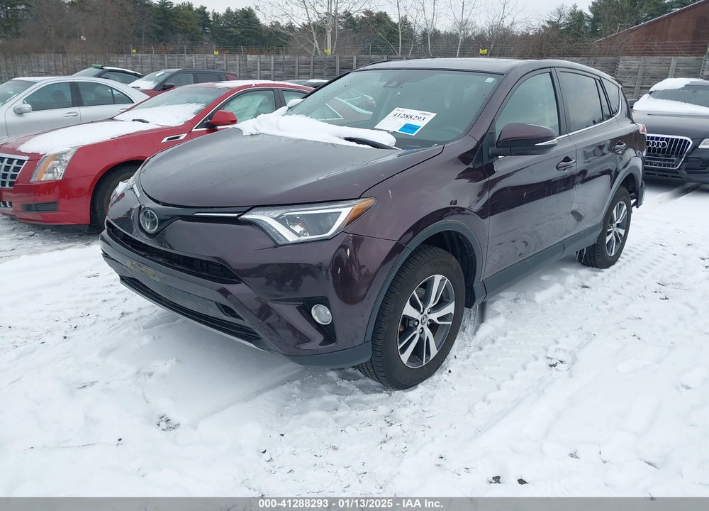 2018 TOYOTA RAV4 XLE VIN: 2T3RFREV5JW704884