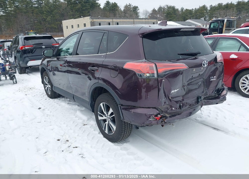 2018 TOYOTA RAV4 XLE VIN: 2T3RFREV5JW704884