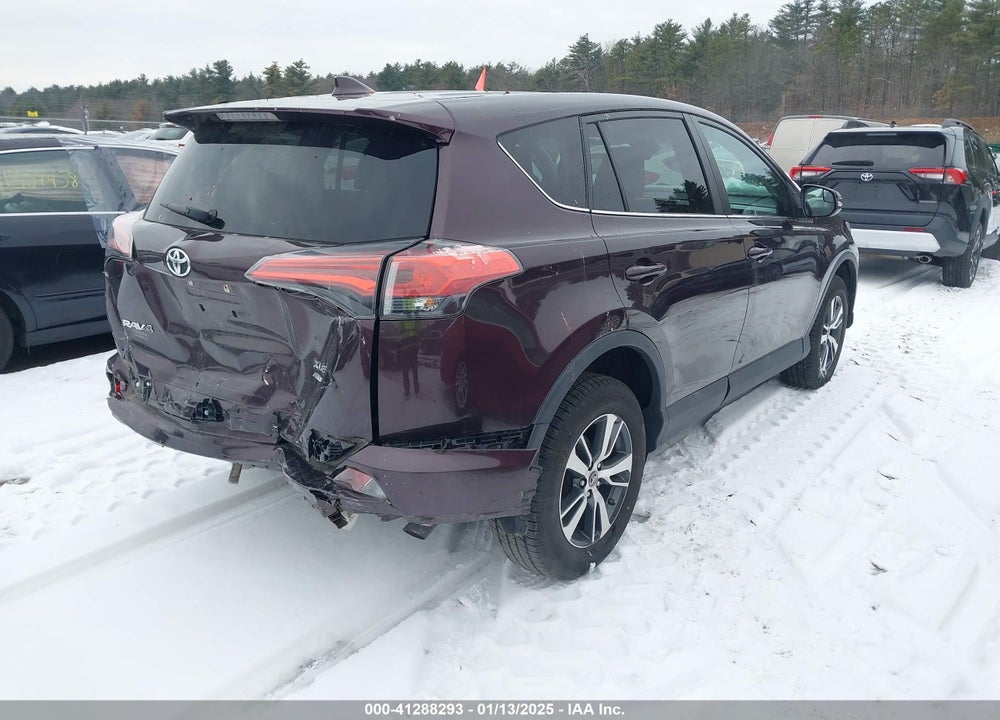2018 TOYOTA RAV4 XLE VIN: 2T3RFREV5JW704884