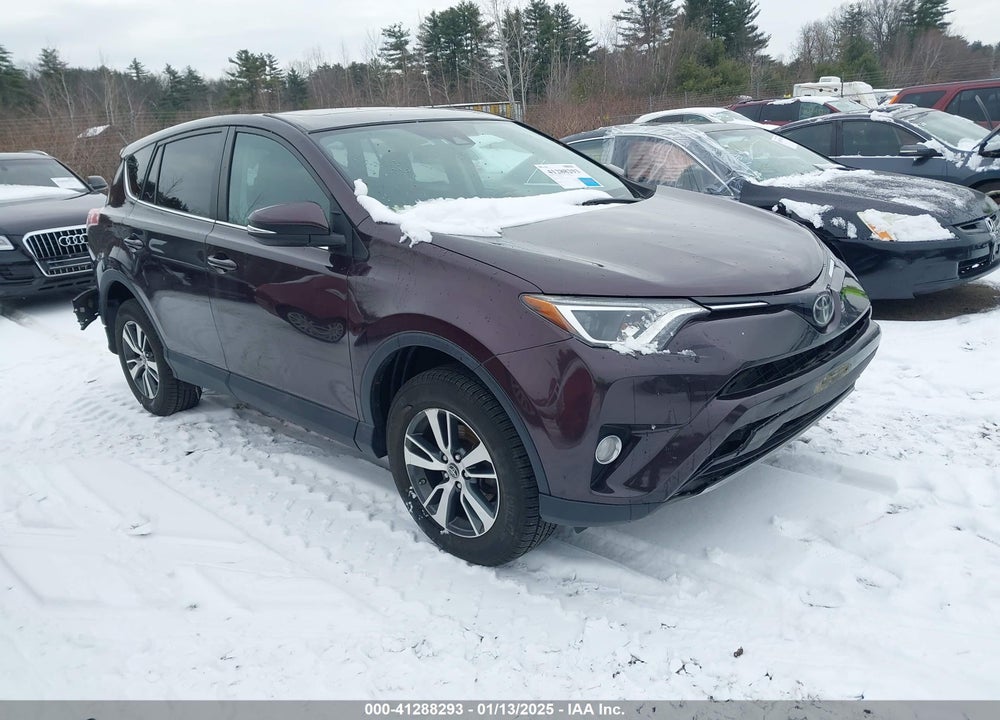 2018 TOYOTA RAV4 XLE VIN: 2T3RFREV5JW704884