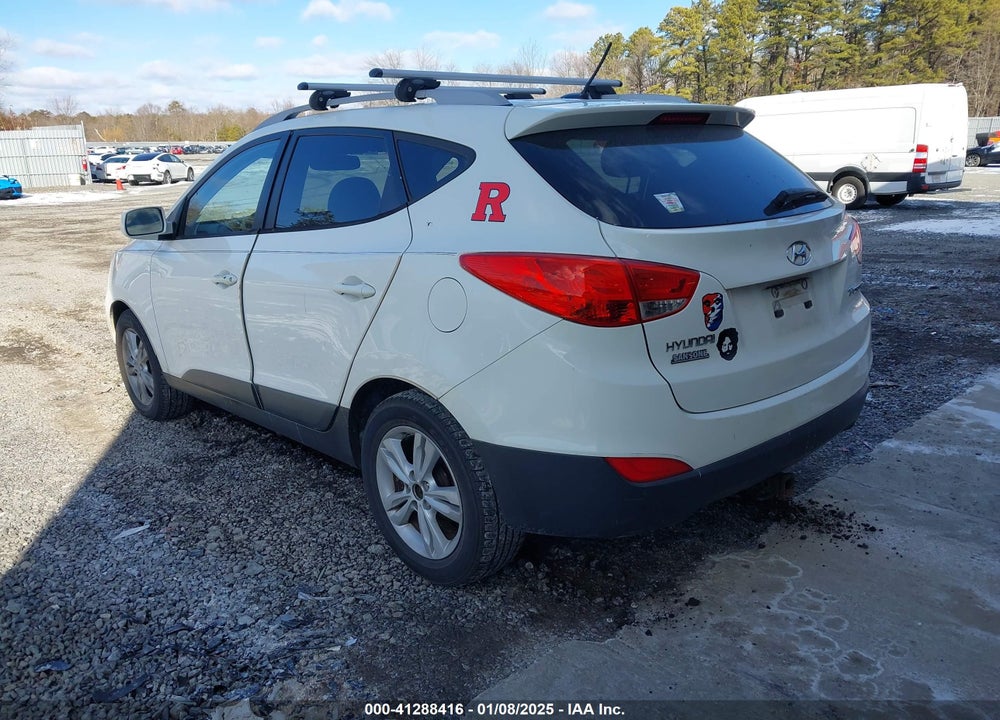 2011 HYUNDAI TUCSON GLS VIN: KM8JU3AC3BU197806