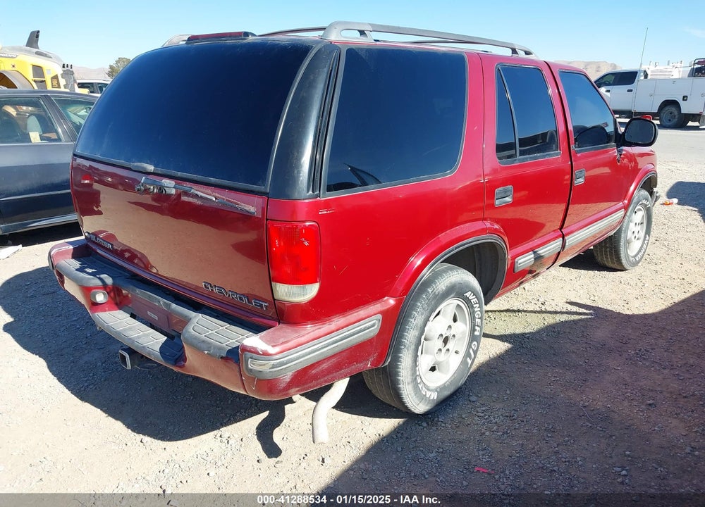 1998 CHEVROLET BLAZER LS VIN: 1GNDT13W2W2113032