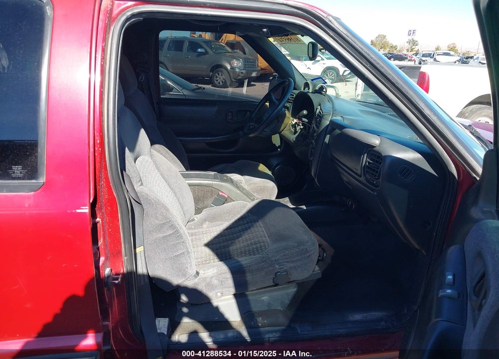 1998 CHEVROLET BLAZER LS VIN: 1GNDT13W2W2113032