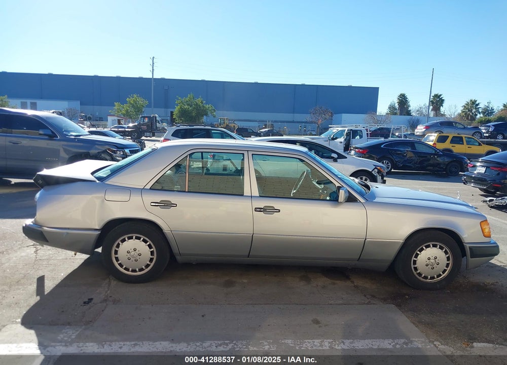 1993 MERCEDES-BENZ 300 E 2.8 VIN: WDBEA28E4PC004087