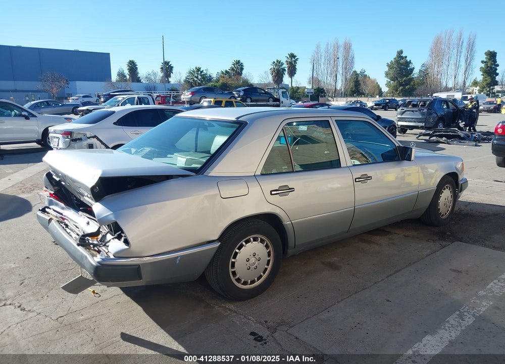 1993 MERCEDES-BENZ 300 E 2.8 VIN: WDBEA28E4PC004087