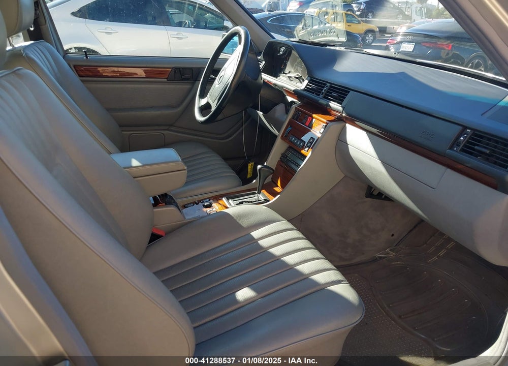 1993 MERCEDES-BENZ 300 E 2.8 VIN: WDBEA28E4PC004087
