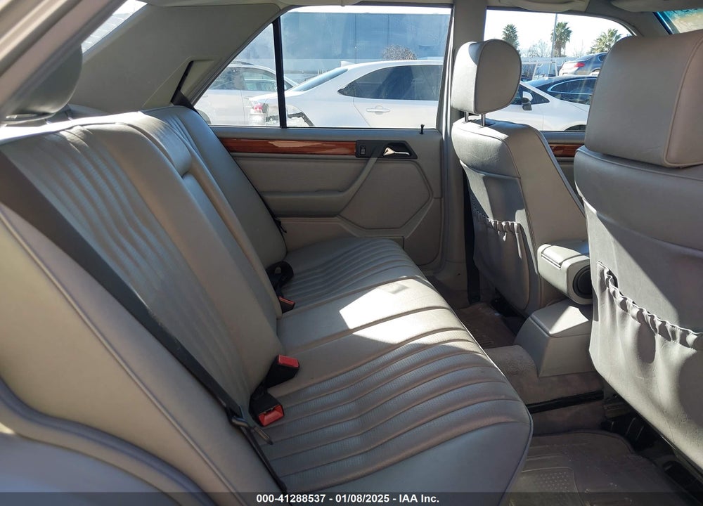 1993 MERCEDES-BENZ 300 E 2.8 VIN: WDBEA28E4PC004087