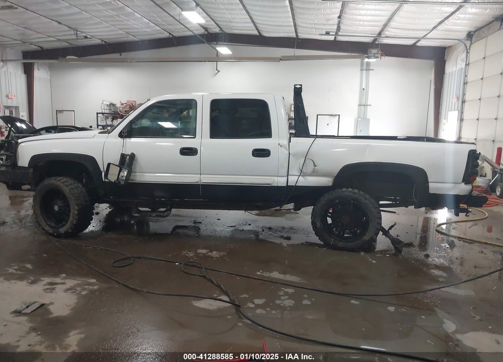 2003 CHEVROLET SILVERADO 2500HD LS VIN: 1GCHK23U13F258343