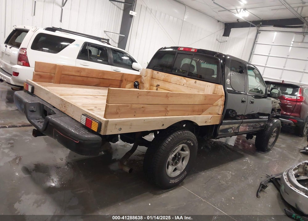2000 TOYOTA TUNDRA LTD V8 VIN: 5TBBT4810YS120810