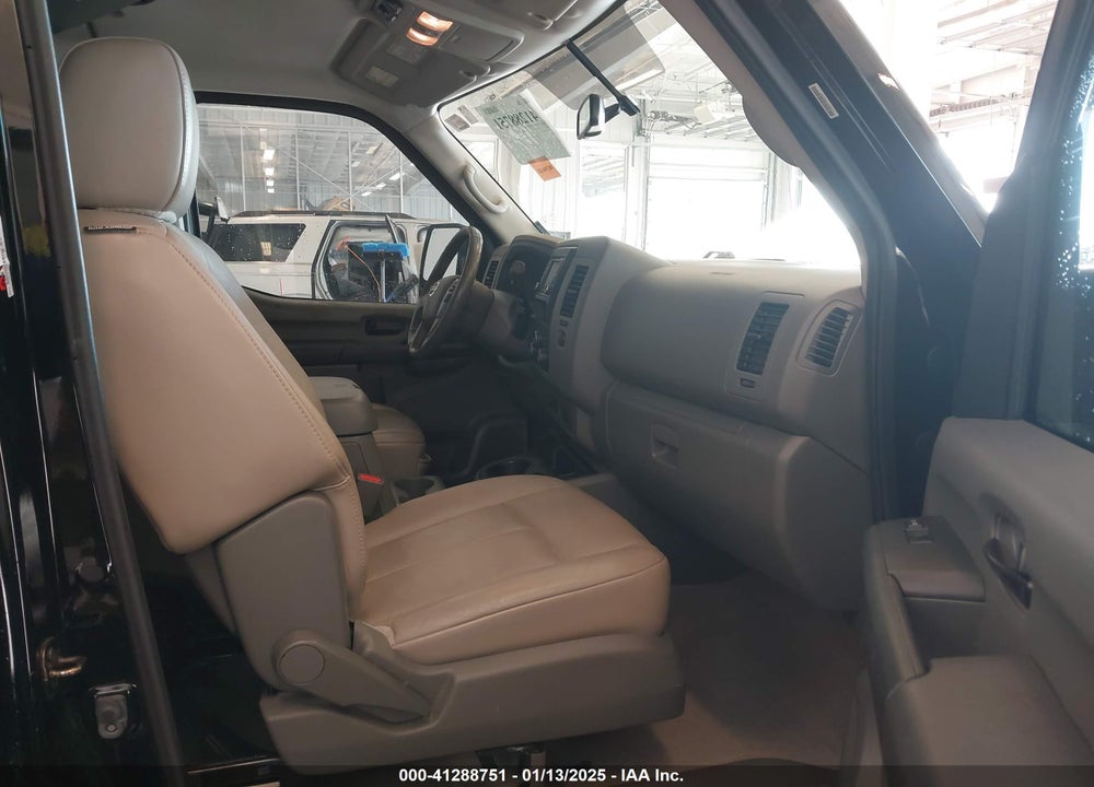 2017 NISSAN NV PASSENGER NV3500 HD VIN: 5BZAF0AA7HN851026