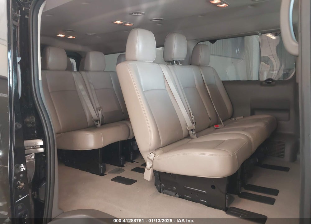 2017 NISSAN NV PASSENGER NV3500 HD VIN: 5BZAF0AA7HN851026