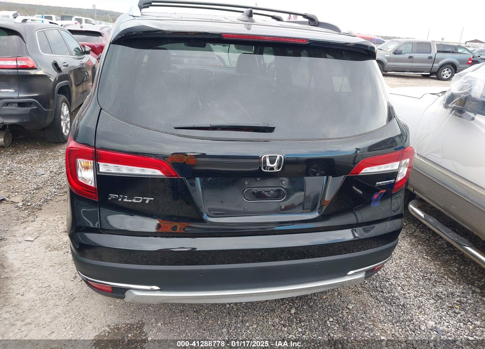 2020 HONDA PILOT 2WD TOURING 7 PASSENGER VIN: 5FNYF5H64LB000287