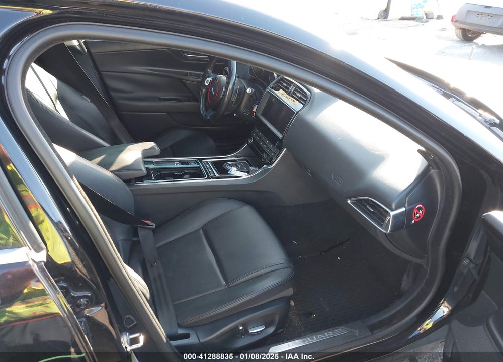 2019 JAGUAR XE VIN: SAJAD4FX8KCP48227
