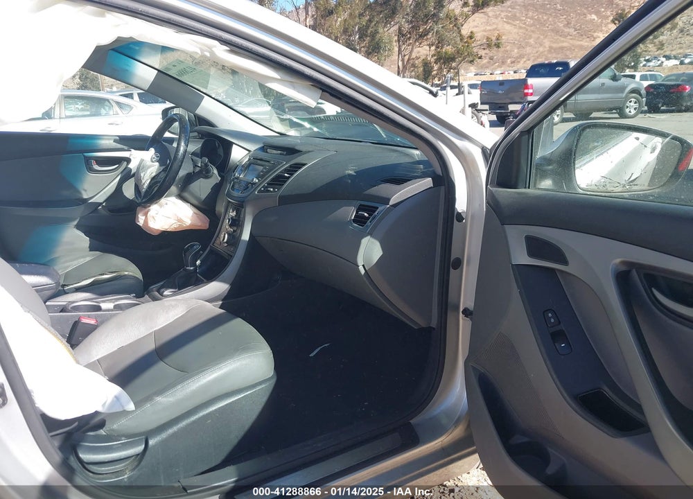 2015 HYUNDAI ELANTRA VIN: KMHDH4AH3FU283934