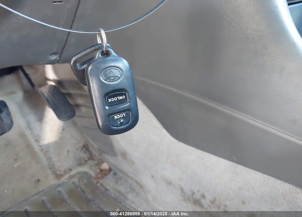2000 TOYOTA CAMRY LE VIN: 4T1BG22K0YU713074
