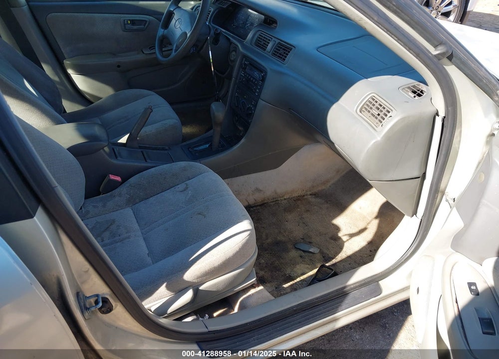 2000 TOYOTA CAMRY LE VIN: 4T1BG22K0YU713074