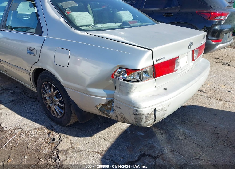 2000 TOYOTA CAMRY LE VIN: 4T1BG22K0YU713074